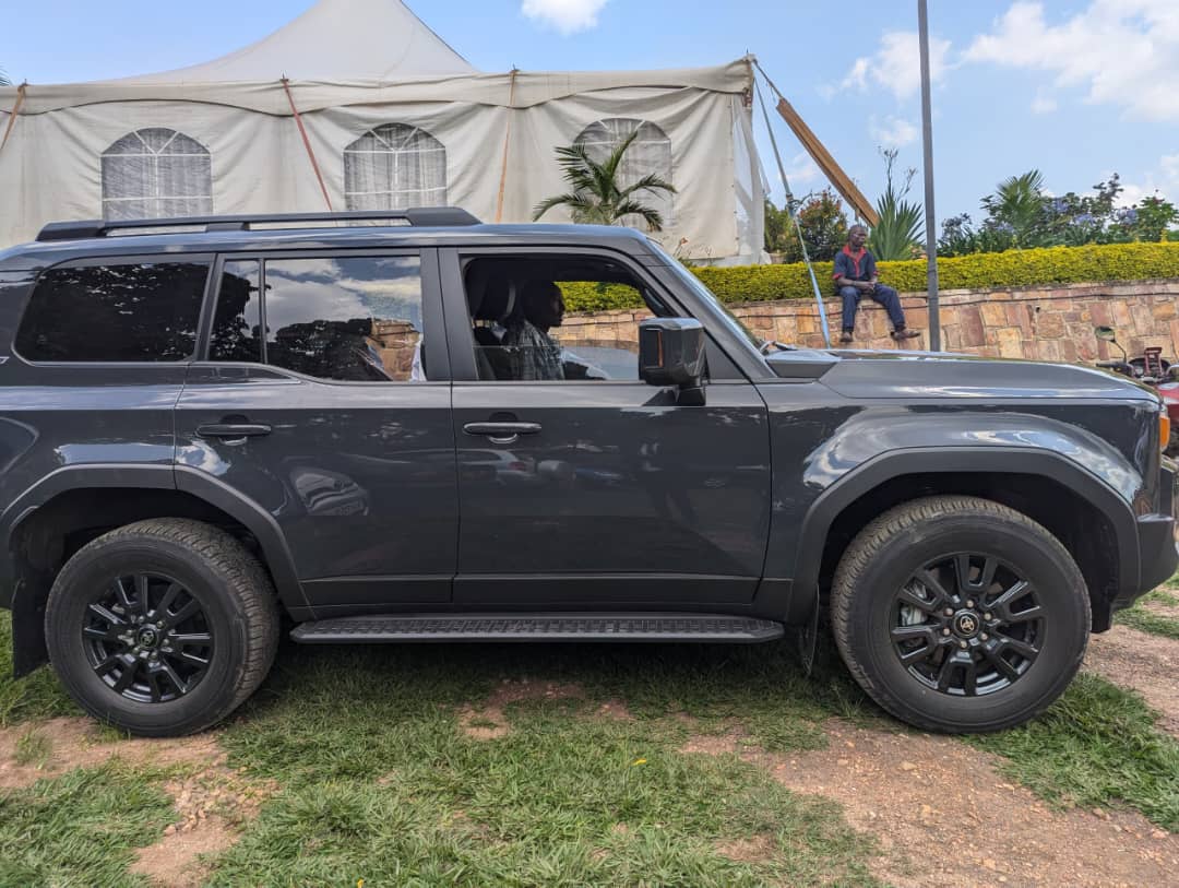 Toyota Land Cruiser Prado image 2